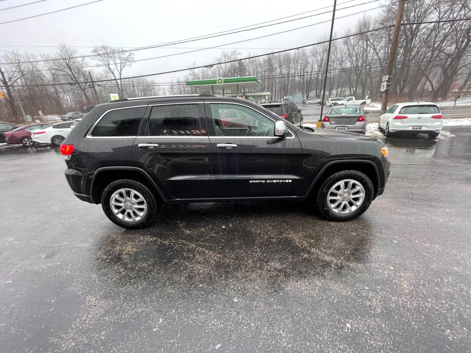 2015 Black /Black Jeep Grand Cherokee Limited 4WD (1C4RJFBG2FC) with an 3.6L V6 DOHC 24V FFV engine, 8-Speed Automatic transmission, located at 547 E. Main St., Orwell, OH, 44076, (440) 437-5893, 41.535435, -80.847855 - This 2015 Jeep Grand Cherokee Limited 4WD comes equipped with a 3.6L Pentastar V6 engine paired with an 8-speed automatic transmission, offering a blend of power and efficiency. It boasts a luxurious leather interior with both front and rear heated seats for comfort in various climates. For convenie - Photo #6